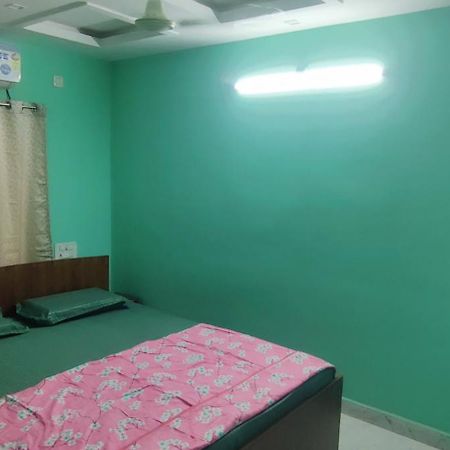 Ruhithahomestay- Ac Rooms-Free Wifi- Android Tv - Near To Alipiri- Door Service Tirupati Buitenkant foto